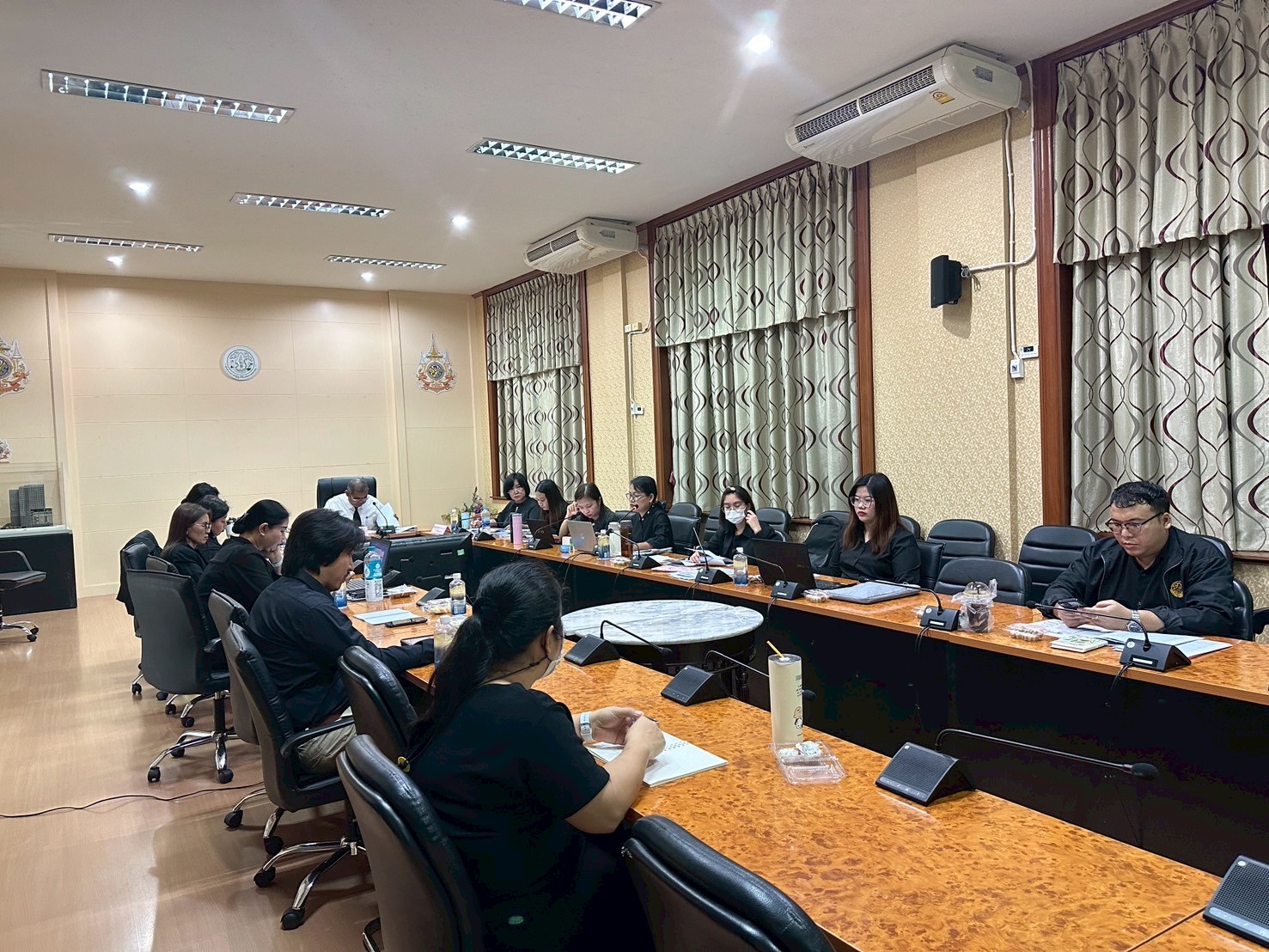 title - การประชุมการรายงานผลระบบติดตามผลการดำเนินงานและผลการเบิกจ่ายงบประมาณ (ALRO Tracking System) และชี้แจงการรายงานผลตัวชี้วัดของโครงการ/กิจกรรมประจำปีงบประมาณ พ.ศ. 2569